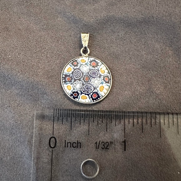 Gorgeous Flower Daisy Pendant - Picture 7 of 8